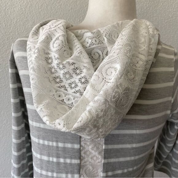 Miami for Francescas Pullover Hoodie Shirt Lace Detail Gray White Striped SZ S - Picture 4 of 12